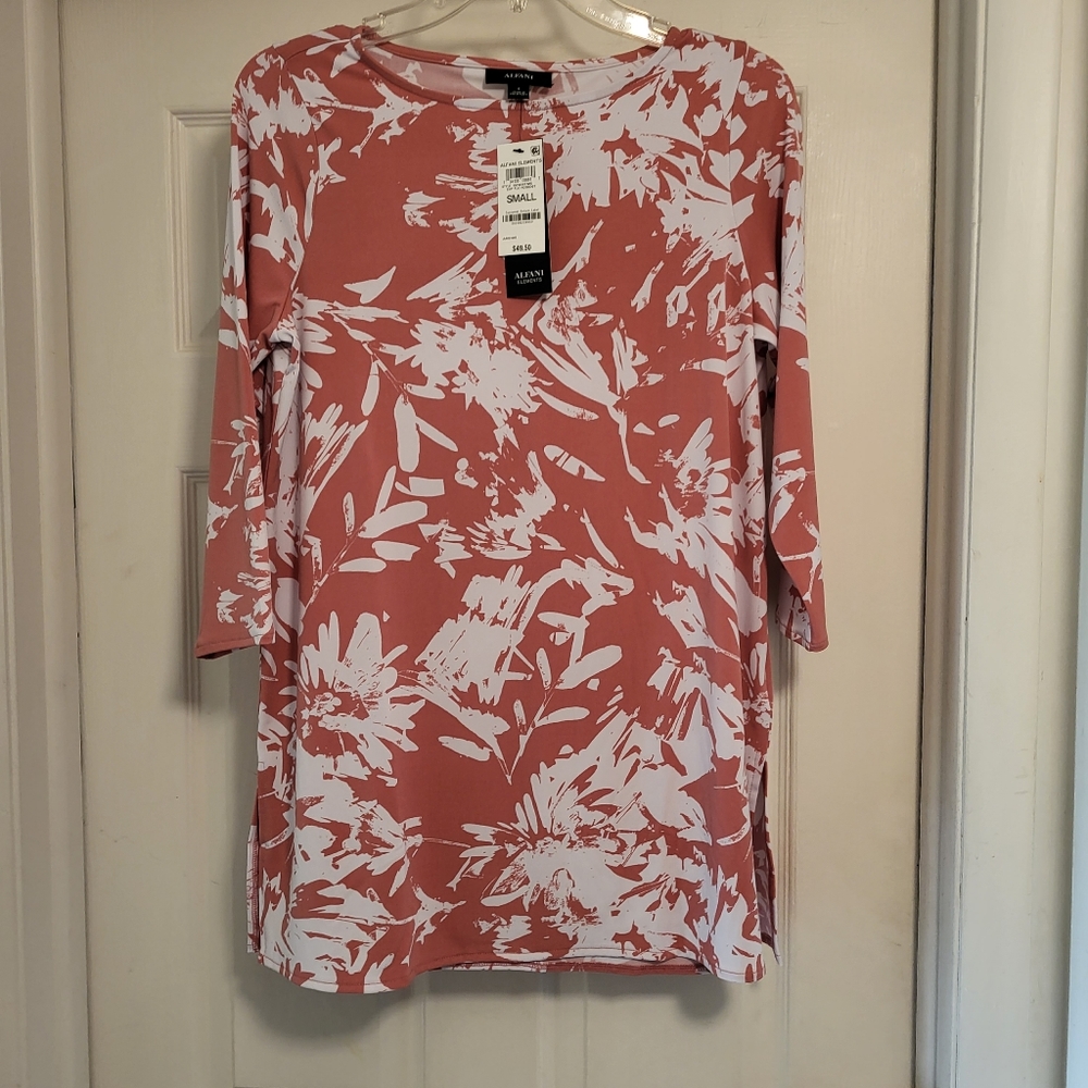 Alfani ladies top, new with tags.